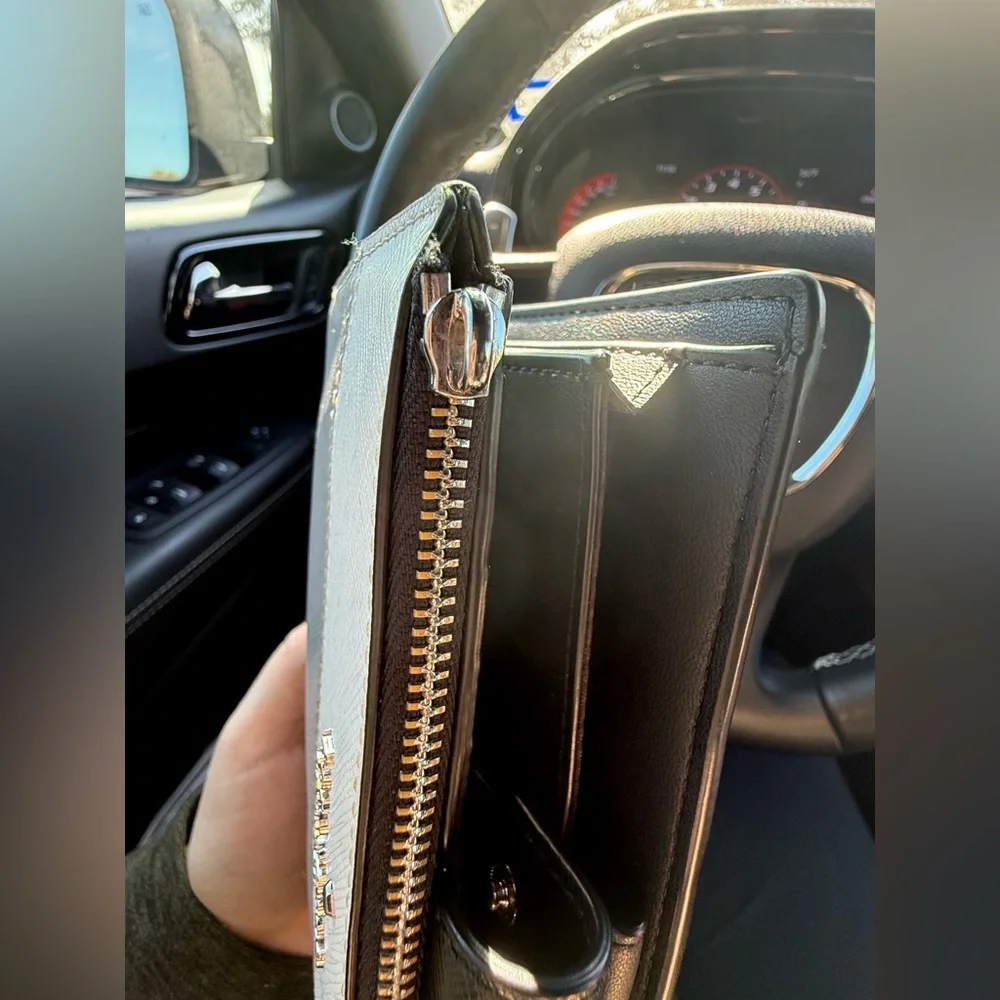 Kate Spade Wallet - Picture 6 of 8